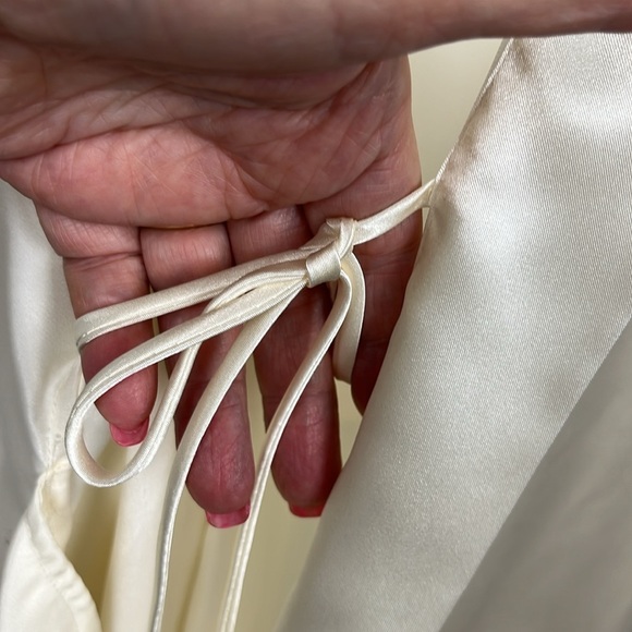 Valerie Stevens Womens Robe XL Cream Wide Sleeves Embroidery Pockets Belt Poly - Picture 6 of 12